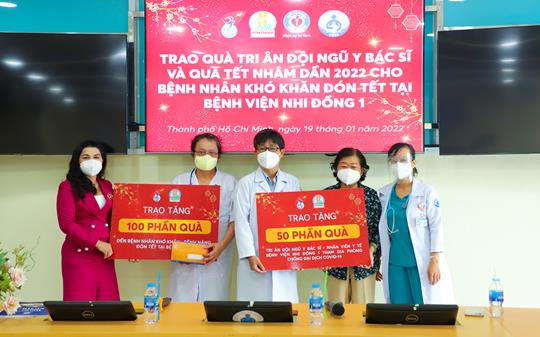 Qũy từ thiện Kim Oanh tặng hơn 1500 phần quà Tết hỗ trợ bệnh nhân nghèo, người khó khăn