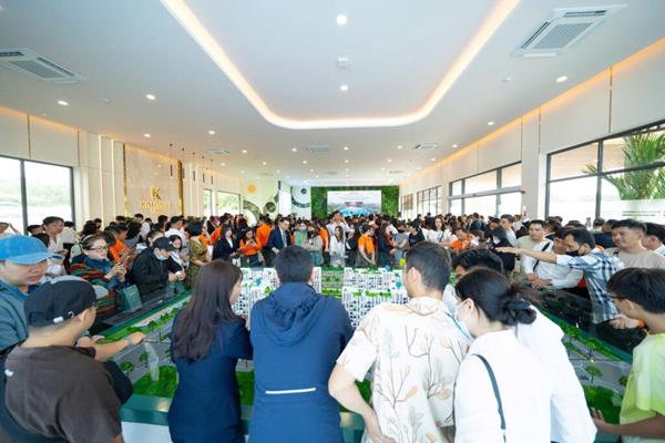 “Chen chân” tham quan căn hộ mẫu K-Home Avenue
