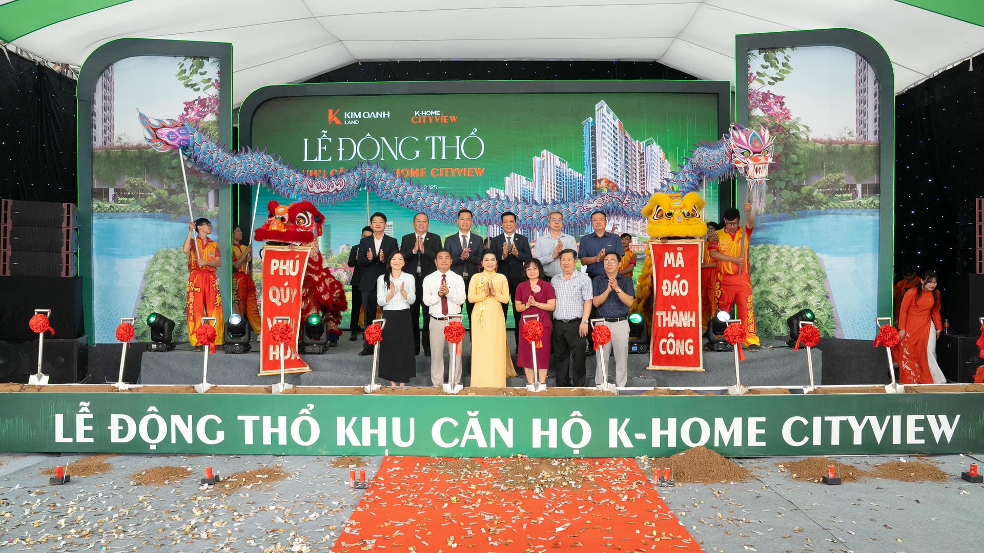 Lãnh đạo tỉnh Đồng Nai và Ban lãnh đạo Kim Oanh Group chụp hình lưu niệm tại sự kiện.